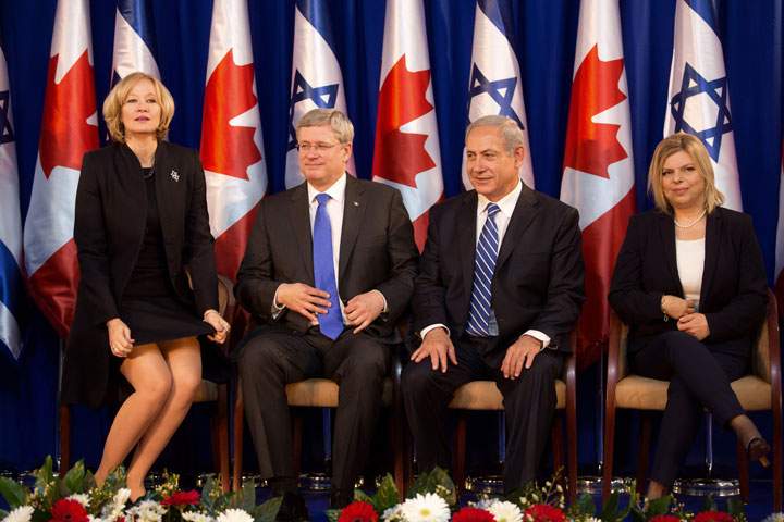 Israeli Prime Minister Benjamin Netanyahu and Canadian Prime Minister Stephen Harper and their spouses Sara Netanyahu and Laureen Harper take part in a welcome ceremony in Jerusalem on January 19, 2014.