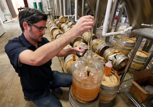 Ontario premier won’t shut door on allowing craft brewers to open stores - image
