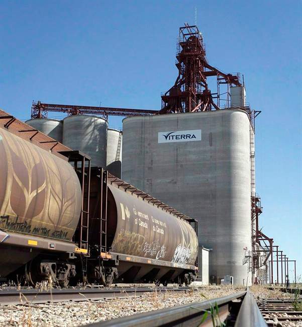 Feds tracking grain transportation after rail backlogs: Harper - image