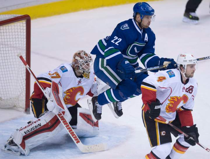 The Vancouver Canucks will face the Calgary Flames in the opening round of the 2015 NHL playoffs.
