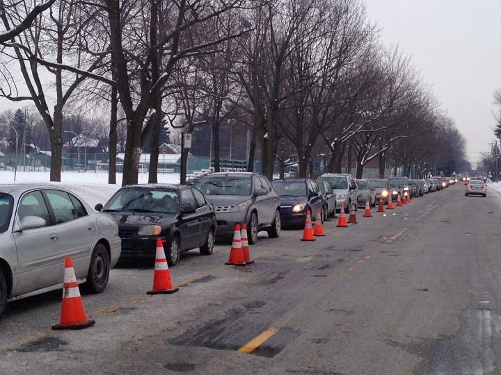 A glimpse of the line up of cars full of Longueuil residents waiting to get bottled water on January 15, 2015.