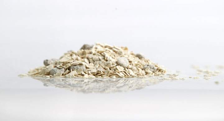 Rolled oats are the base for this healthy recipe for overnight oats.