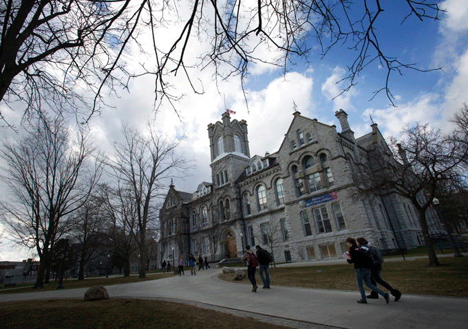 New poll numbers suggest students don't plan out their budget and spending needs as well as they think.
