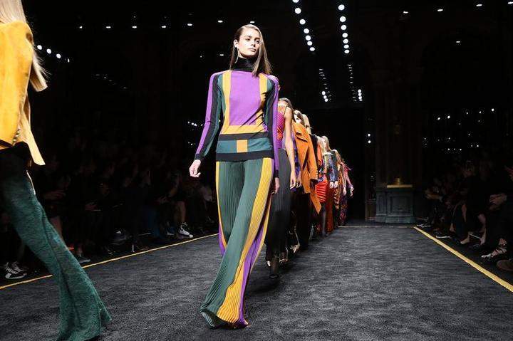 Balmain : Runway - Paris Fashion Week Womenswear Fall/Winter 2015/2016