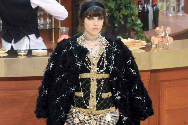 Chanel : Runway - Paris Fashion Week Womenswear Fall/Winter 2015/2016