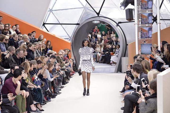 Louis Vuitton - Runway RTW - Fall 2015 - Paris Fashion Week