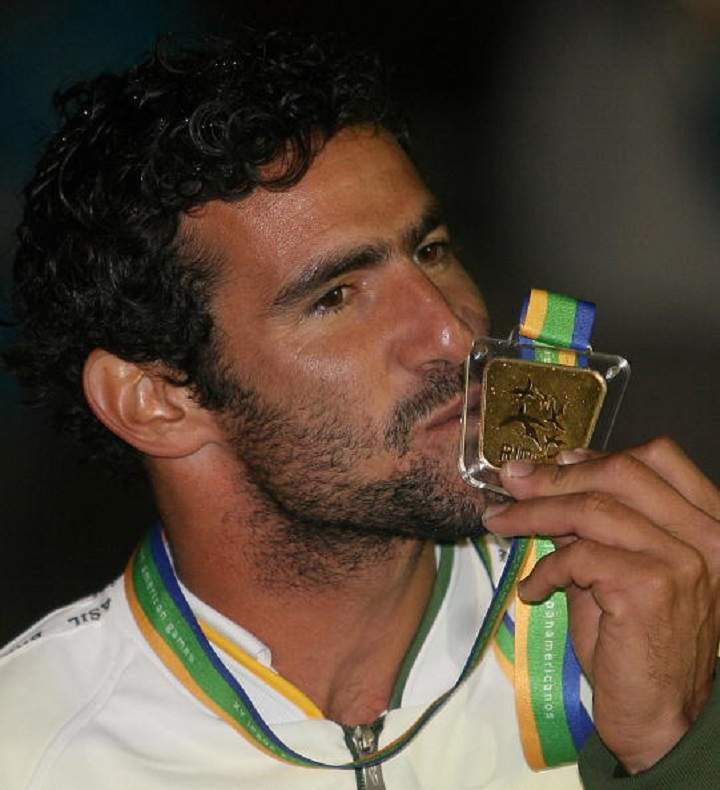 Brazilian windsurfer Neil Pride RSX class Ricardo Winicki kisses his Gold medal in the podium ceremony in the XV Pan American Games 28 July 2007 in Rio de Janeiro.