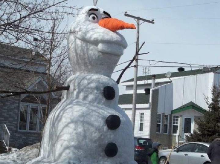 A 20-foot-high Olaf snow sculpture constructed in St-Jean-Sur-Richelieu, Que. by Benoît Sabourin in 2015.