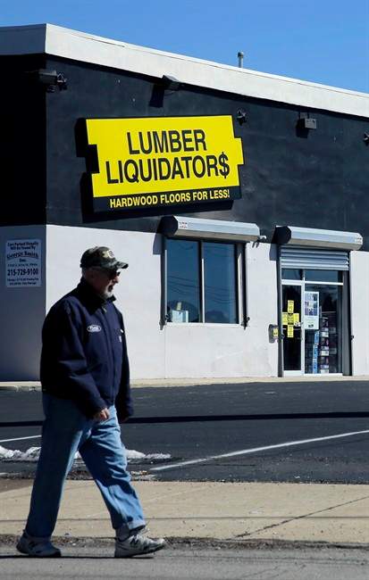 Retailer Lumber Liquidators says it stands by its products and will pay for the safety testing of laminate floors for qualifying customers.