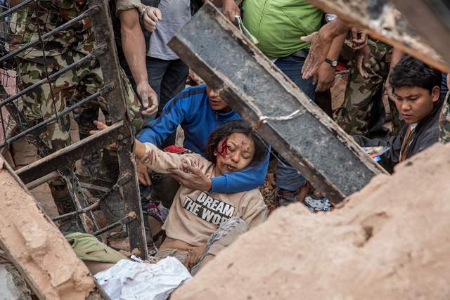 IN PHOTOS: Powerful images from the Nepal earthquake - image