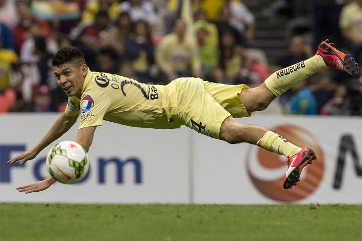 Oribe Peralta of Mexico’s America heads the ball during a CONCACAF Champions league match against Canada’s Montreal Impact, in Mexico City, Wednesday, April 22, 2015.