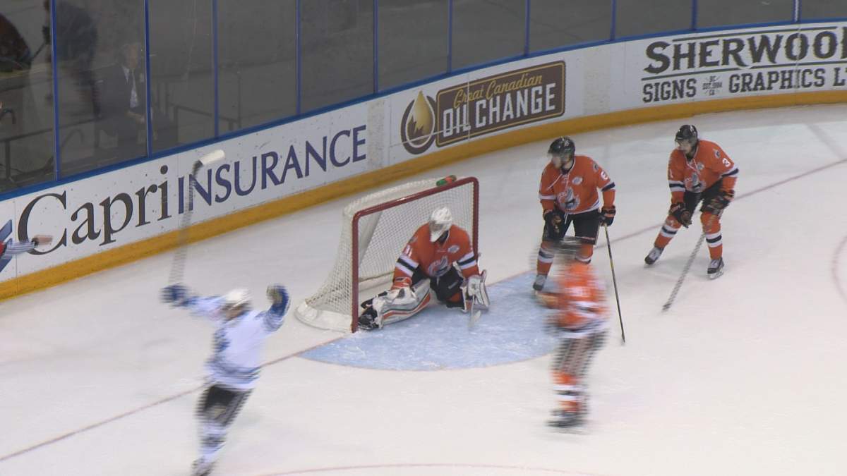 Penticton Vees take game 5 over Nanaimo Clippers - image