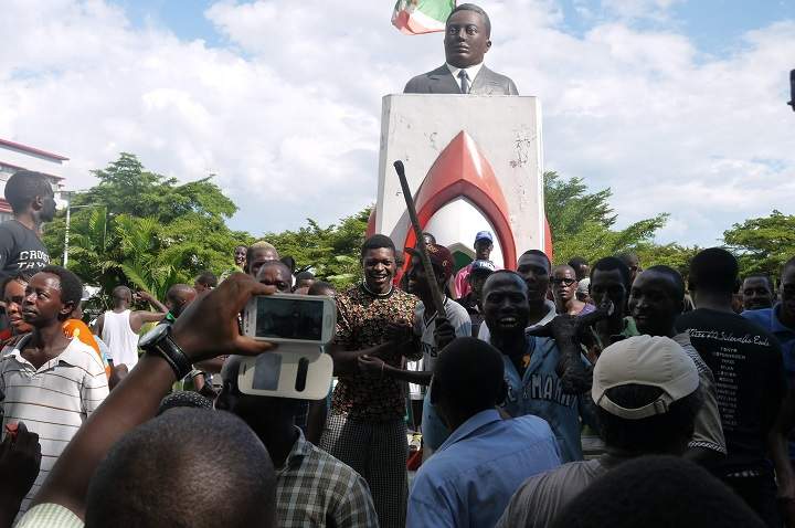 People gather in the streets of Bujumbura to celebrate the attempted coup d'état of General Godefroid Niyombaré on May 13, 2015.Demonstrations take place in Burundi since April 25th, when President Pierre Nkurunziza, who's been running Burundi for ten years, announced that he would stand as a candidate for the next election.
