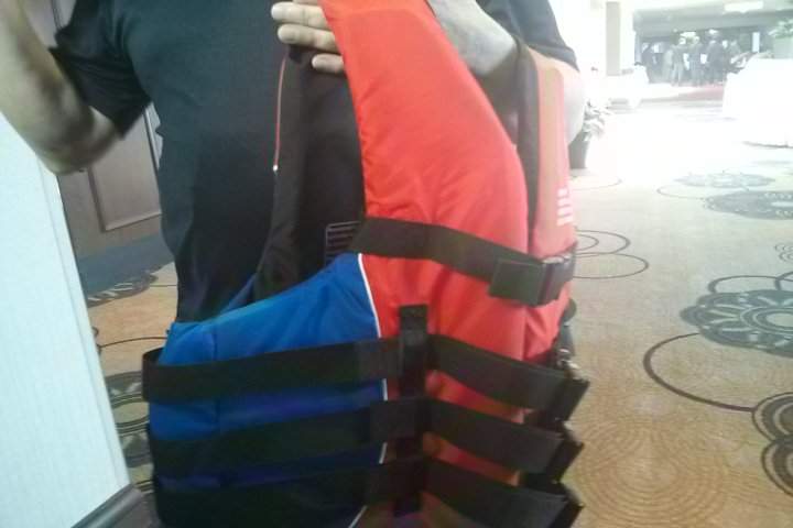 The Quebec Lifesaving Society is saying lifejackets are key to survival in cold water.