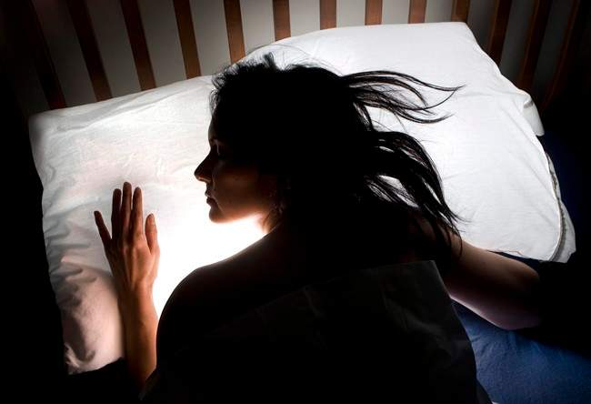 Researchers have found a link between lack of sleep and susceptibility to the common cold.