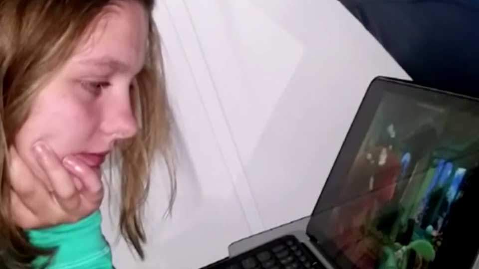 Pilot makes emergency landing to kick autistic girl off plane