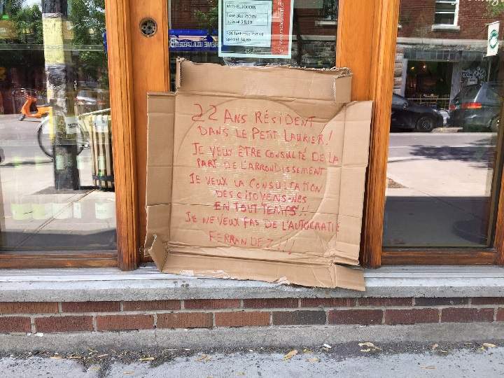 Plateau merchants closed shop for one hour on Saturday to protest tough parking rules. May 30, 2015.