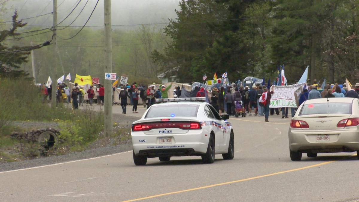Hundreds gather in Red Head, N.B. to protest Energy East Pipeline - image
