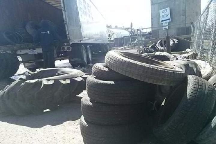 As Montrealers replace their winter tires with summer ones, residents in Lachine are facing an unsightly problem: thousands of tires have been left at an impromptu dump site off Notre-Dame Ouest, just beneath the Mercier on-ramp.