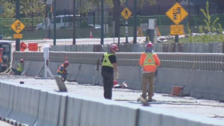 Caught red-handed, drivers unlawfully cross University Bridge - image