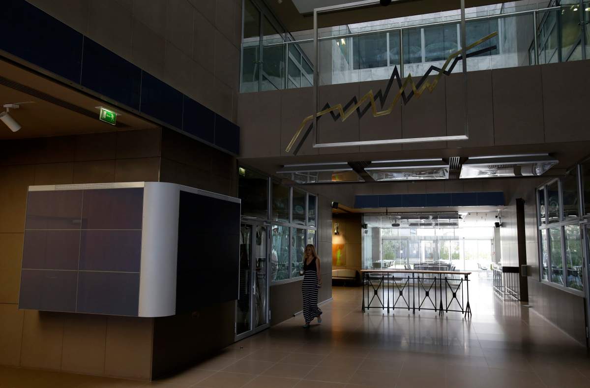 Blank screens are seen, on the first day of capital controls imposed to prevent Greeks from withdrawing all their savings from the banks, at the Athens Stock Exchange on Monday, June 29, 2015.  (AP Photo/Thanassis Stavrakis)