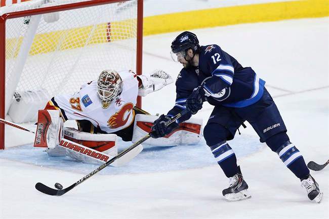 The Jets signed veteran winger Drew Stafford to a US$8.7-million, two-year contract.