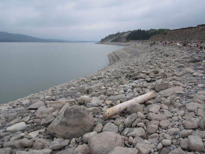 Ghost Lake reservoir shrinks, business owners hope to stay afloat - image
