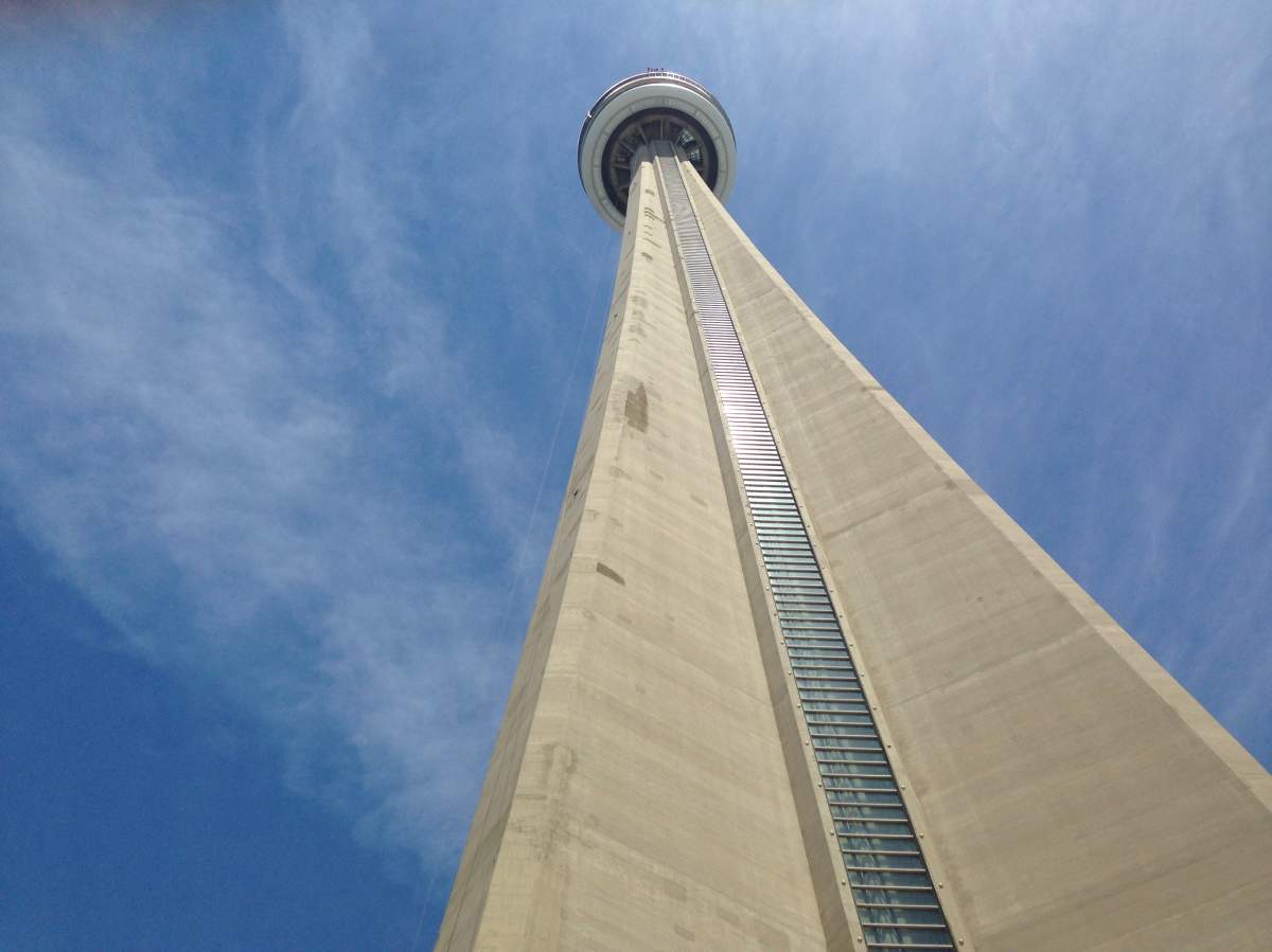 CN Tower still attracting crowds as it turns 39 - image