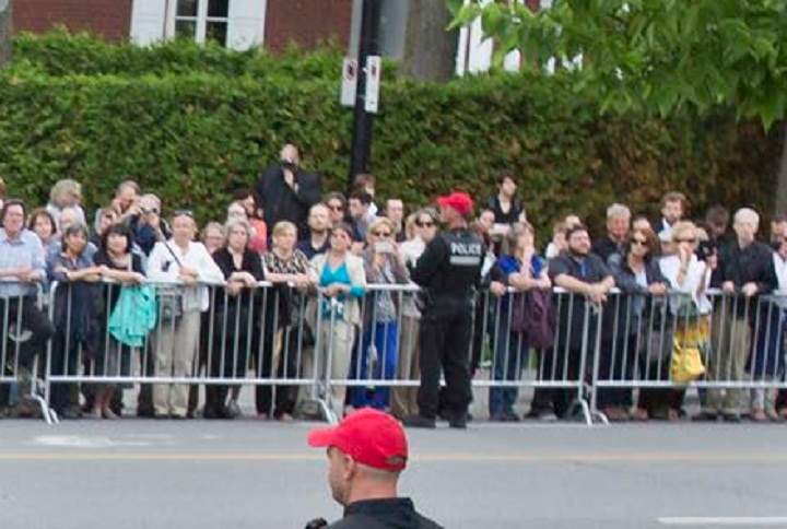 Controversy over Montreal police camo pants protest - image
