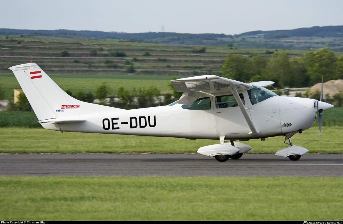 A photo of a Cessna 182L Skkylane taken May 2012. 
