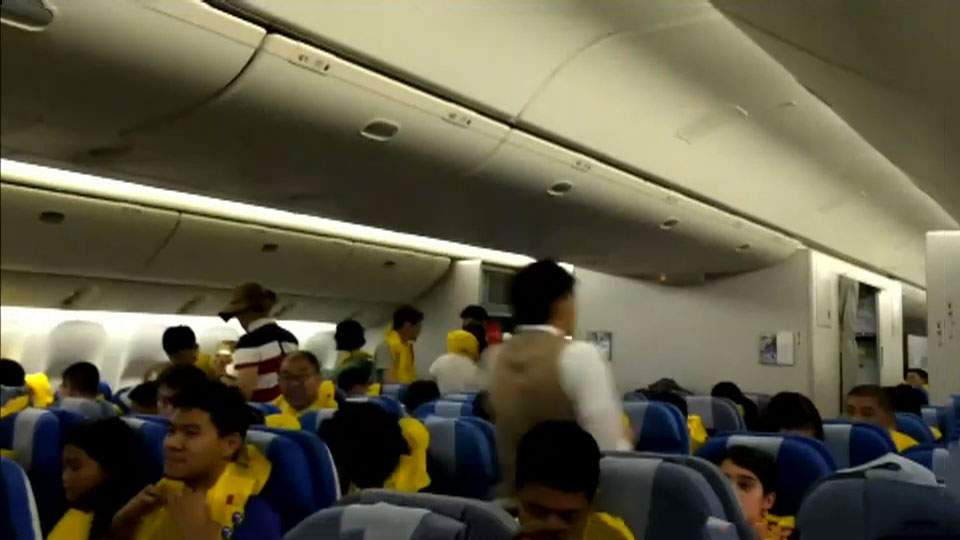 Plane passenger records terrifying moment before possible emergency landing into ocean - image