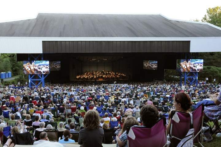 Families sit and listen to music at the Festival de Lanaudière.