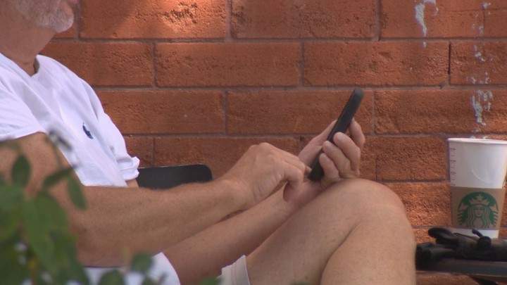 DinnerMode: Stop looking at your smartphone and socialize instead - image