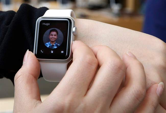 Apple Watch catching up to Fitbit in popularity - image