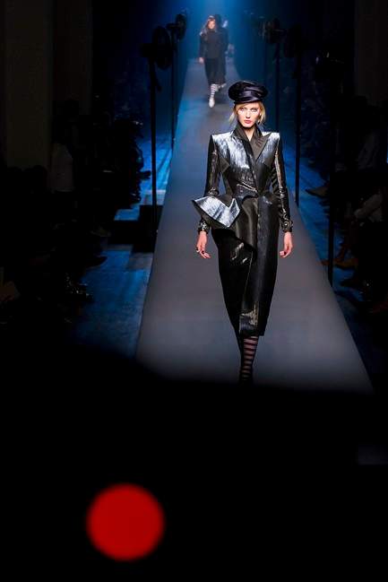 Anti-fur protesters disrupt Paris Fashion Week - image