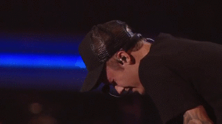 Why was Justin Bieber crying at MTV’s VMAs? - image