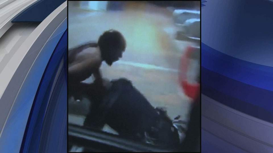 Georgia cop pepper sprays, fights with passenger over $2.50 fare - image
