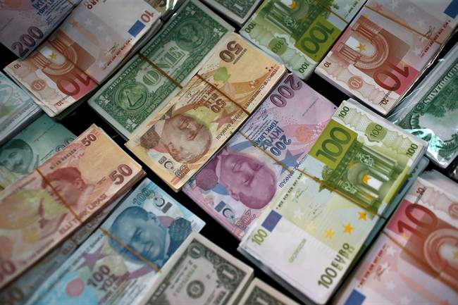 The IMF predicts the global economy will grow 3.5% in 2017.