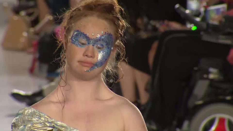 Australian model with Down syndrome walks the runway at NY Fashion Week - image