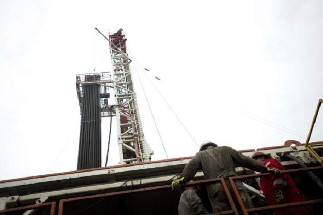 A rig drills for natural gas at a hydraulic fracturing (fracking) site  Washington Township, Pennsylvania, U.S., on Thursday, Oct. 31, 2013.  