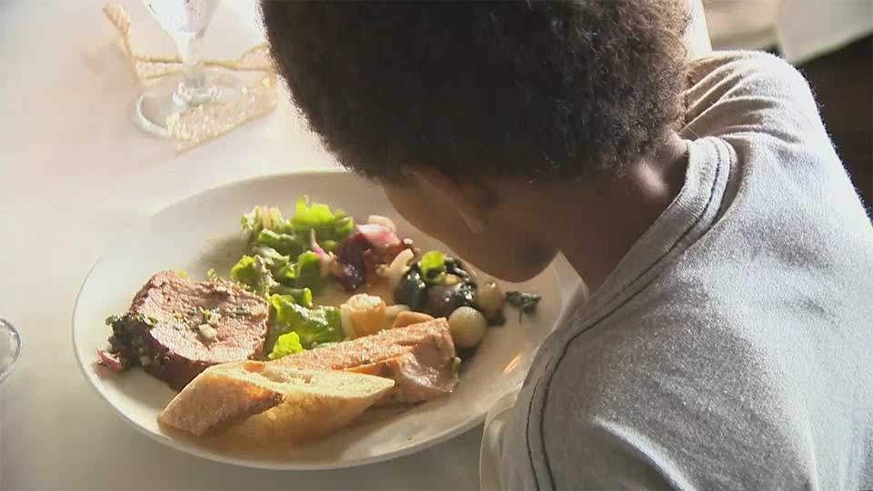 After a groom-to-be called off a Sacramento wedding, the bride-to-be's family decided to turn the extravagant event into a feast for those less fortunate.