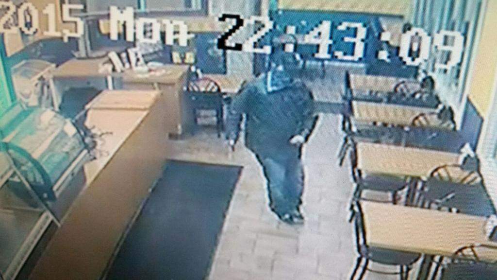 Grande Prairie RCMP are looking for an man who unsuccessfully tried to rob a pizza store with a kitchen knife. October 5, 2015.