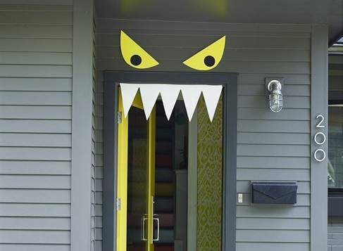 Quickly make an amusing Halloween front door with craft foam.