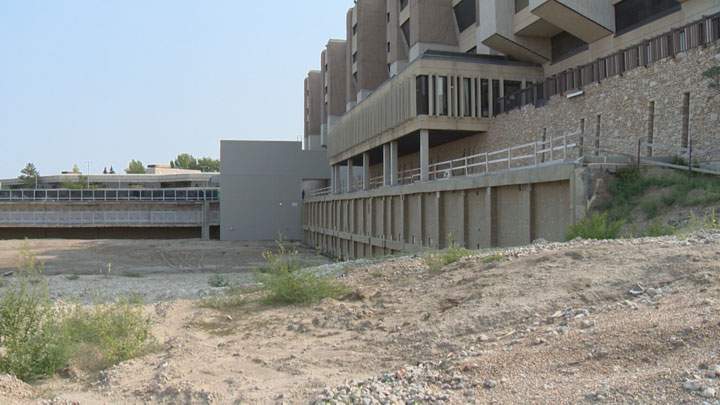 Forklift hitting the windows on the main floor of Royal University Hospital forces construction to halt on new children’s hospital in Saskatoon.