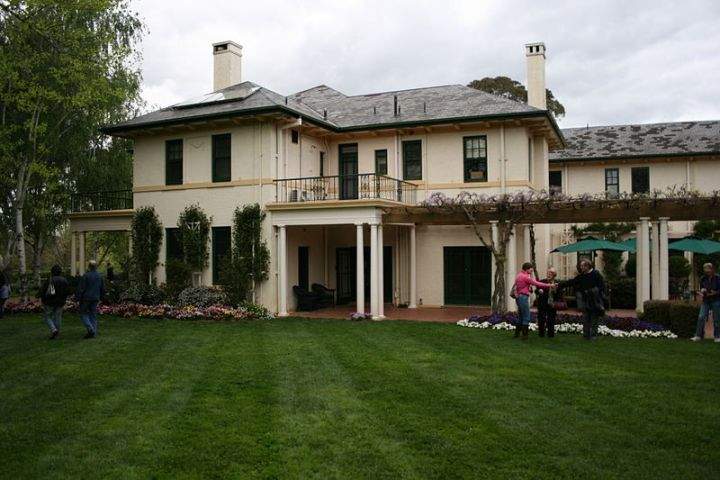 How 24 Sussex compares to official residences around the world - image
