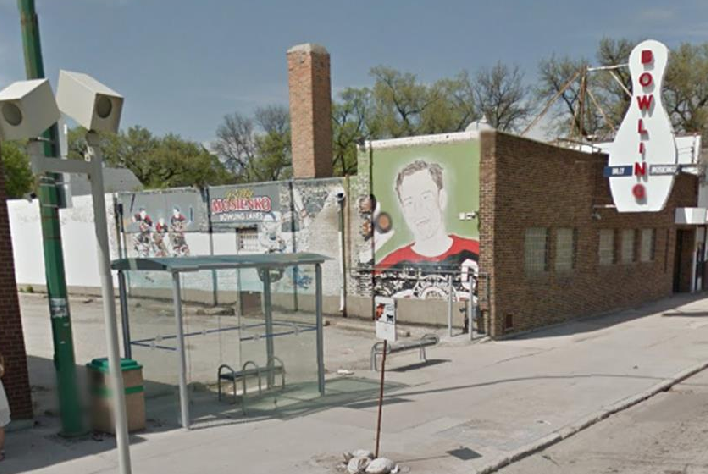 The bus shelter at Main St. and Redwood that Pratt may have been spotted in November 7, 2014.