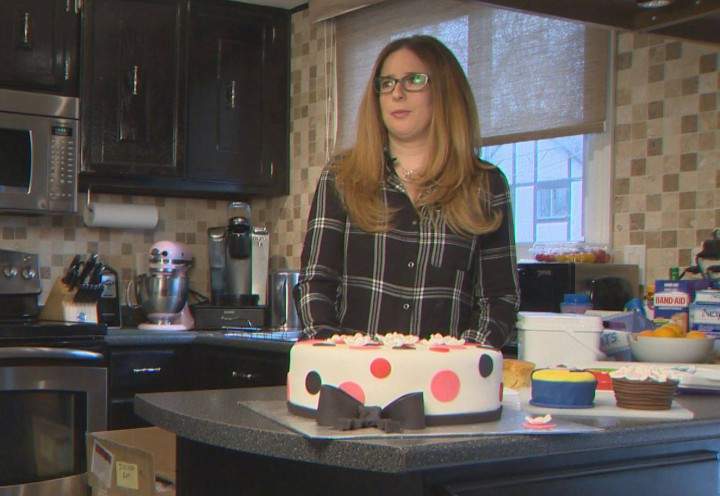 Cakes, cupcakes and cookies – oh my! Kelly Arfin, a mother of three, bakes any and all sweet desserts right from her own kitchen.