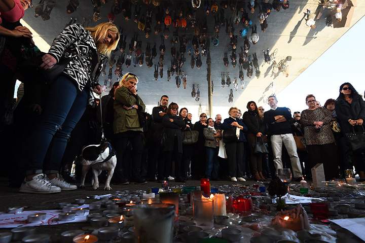 People observe a minute of silence on November 16, 2015 on the old Harbour in Marseille to pay tribute to victims of the attacks in Paris.