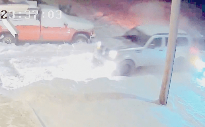 A video posted to YouTube shows an off-duty Montreal police officer in an alleged road rage incident that took place in January 2015.