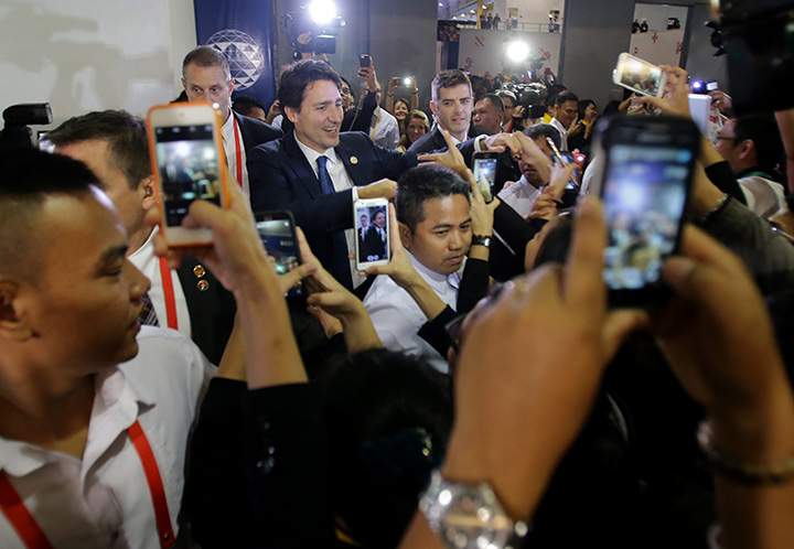 Prime Minister Justin Trudeau is surrounded by admirers as he leaves the International Media Centre following a press conference at the close of the Asia-Pacific Economic Cooperation (APEC) summit in Manila, Philippines, Thursday, Nov. 19, 2015.